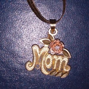 14kt gold Chain w/ Pendant